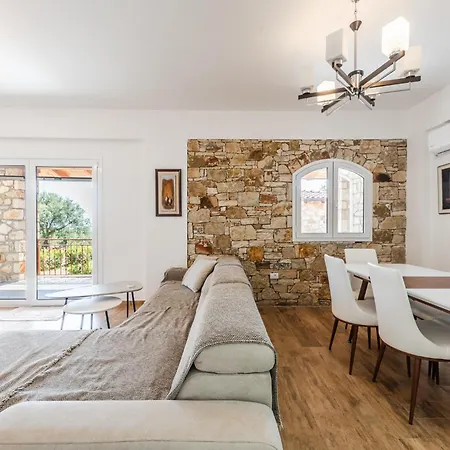 Siar The Large By Pikhost *