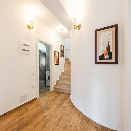 Siar The Large Villa