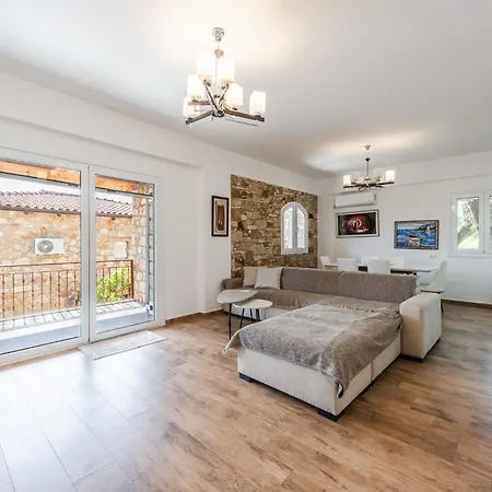 Siar The Large Villa