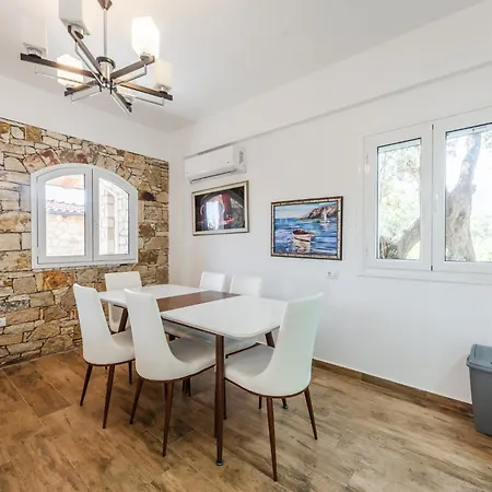 Siar The Large By Pikhost *