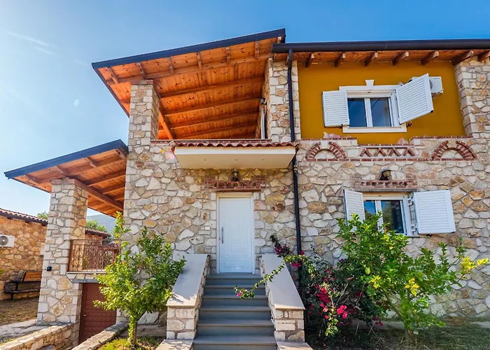 Siar The Large By Pikhost Villa