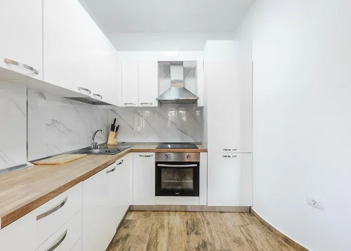 Siar The Large By Pikhost Villa