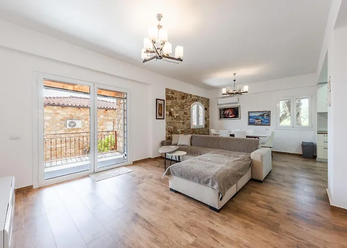 Siar The Large By Pikhost Villa